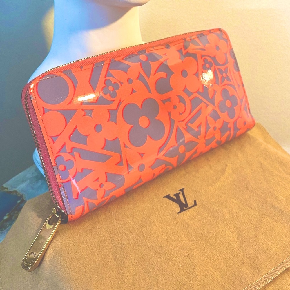 Louis Vuitton “Sweet Coral” Long Zippy Wallet with authentic LV dustbag